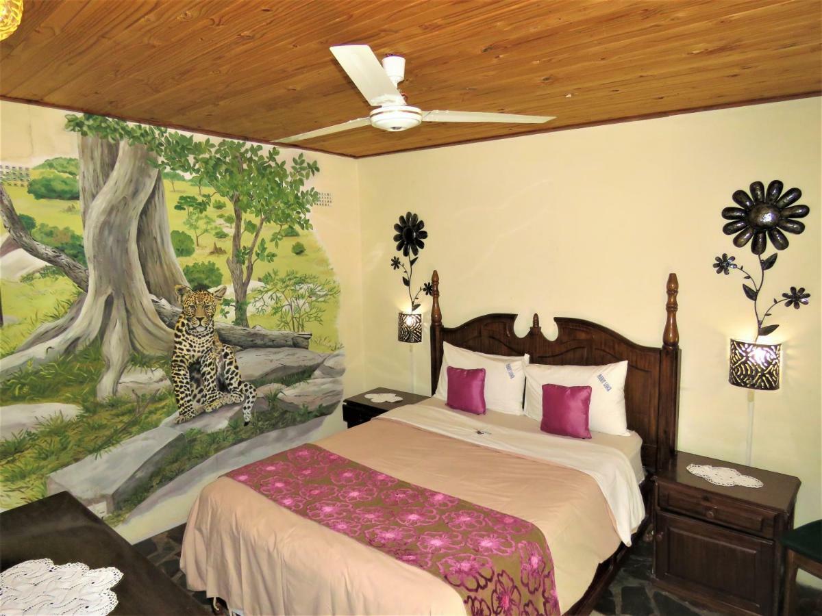 Parrot Lodge Bulawayo Exterior foto